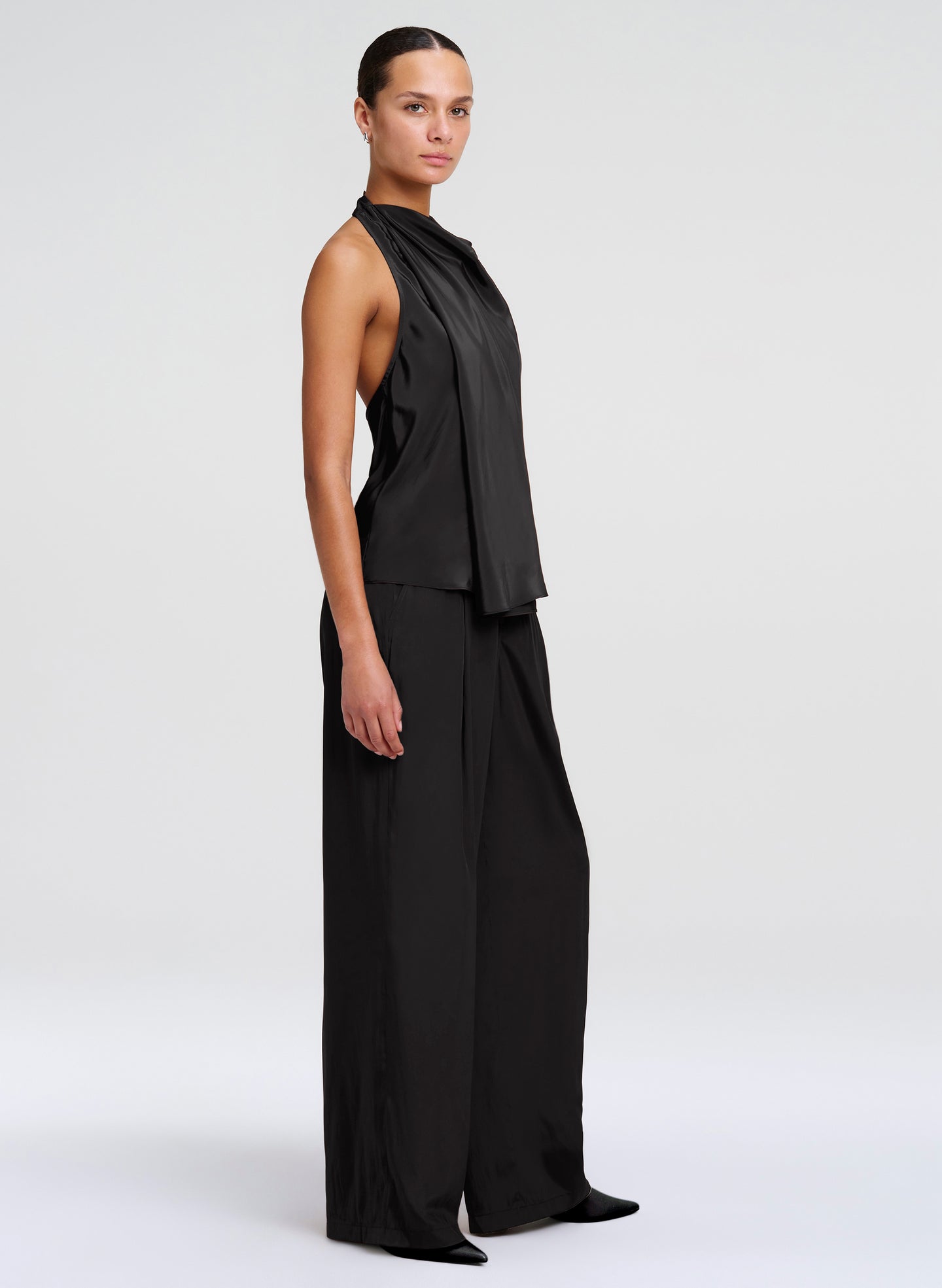 woman wearing black top and matching pant