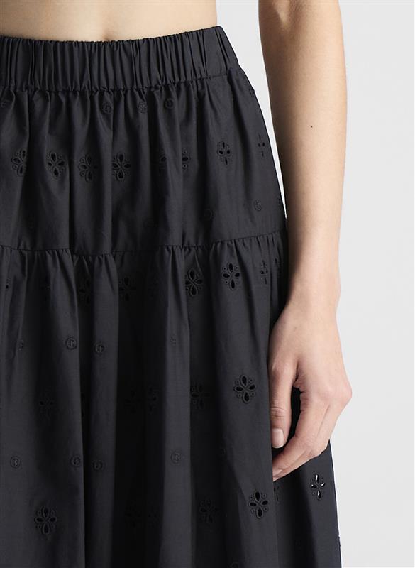 woman wearing black tank top and black eyelet skirt