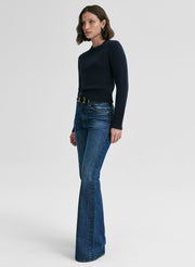 woman wearing navy blue sweater and jeans