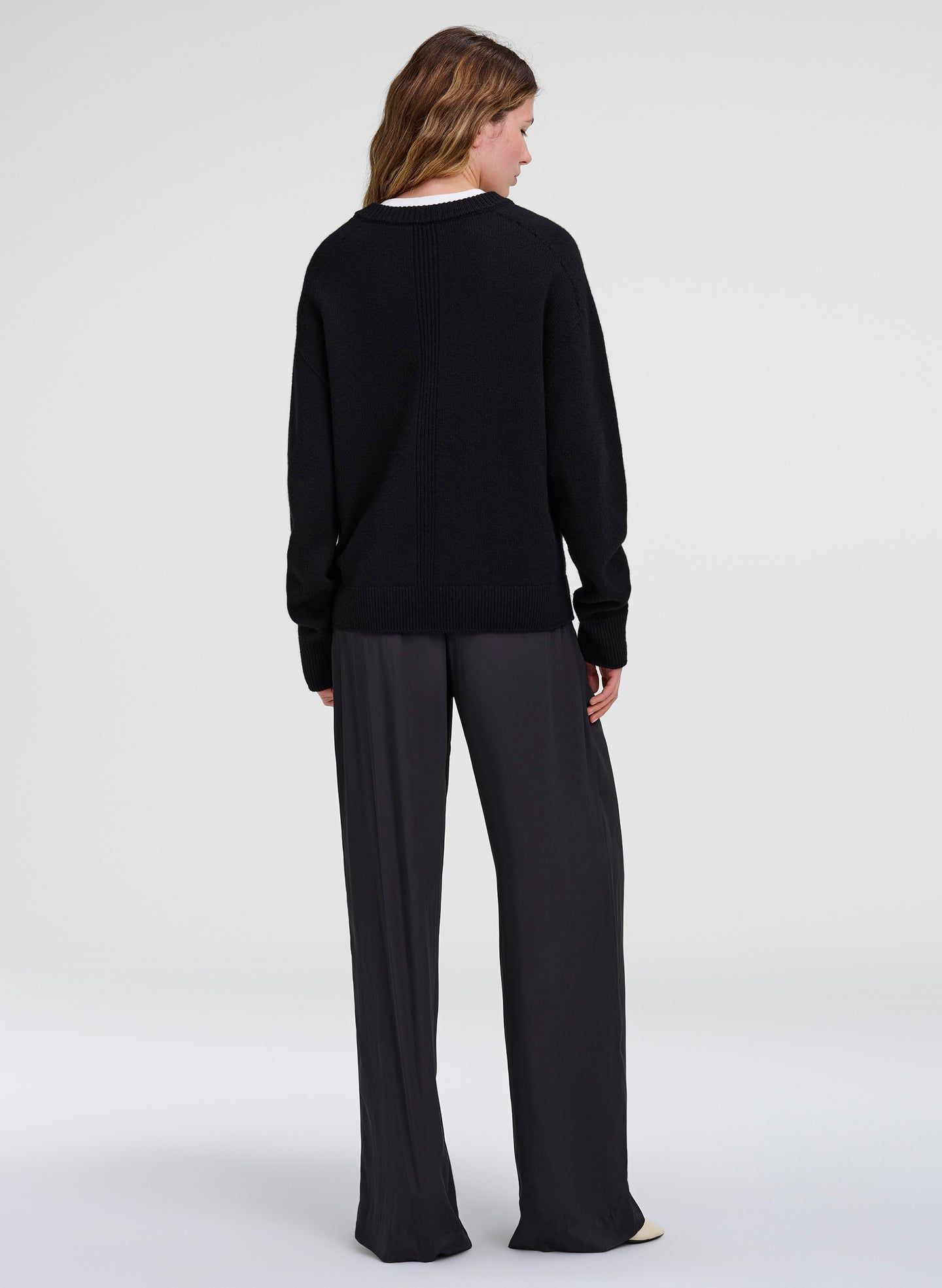 woman earing black sweater and black pants