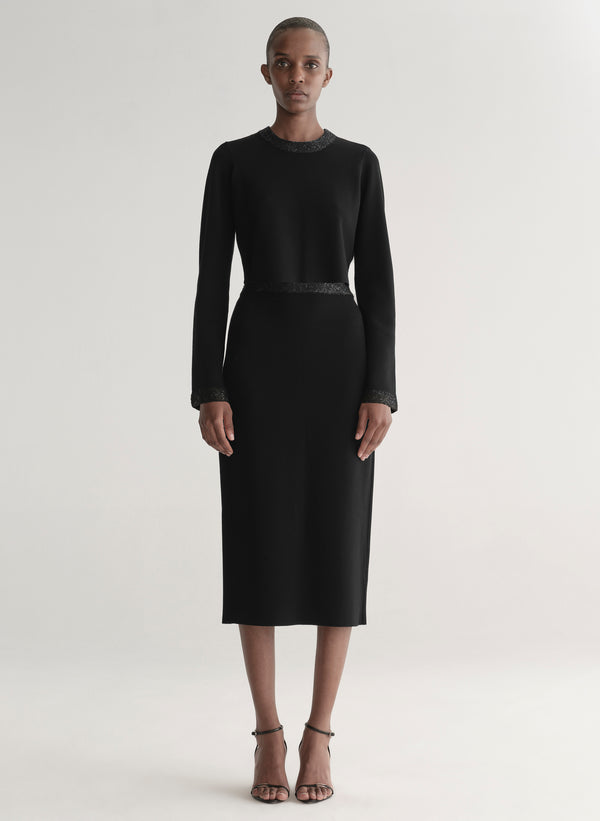 woman wearing black top and black skirt