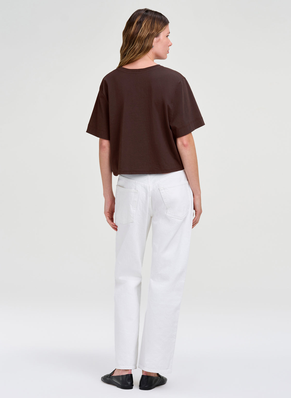 woman wearing brown crop tee and white jeans
