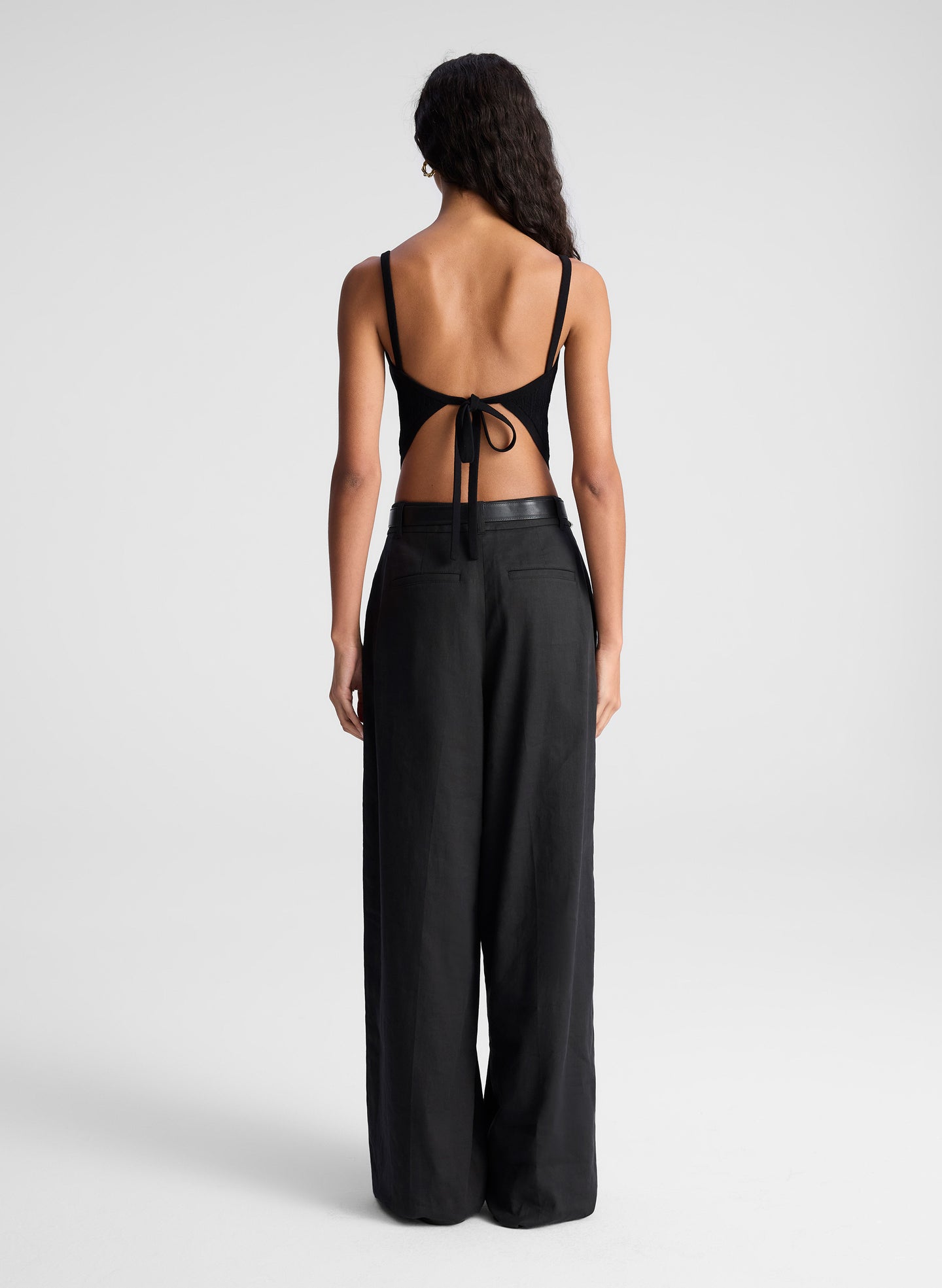 woman wearing black top and black pants