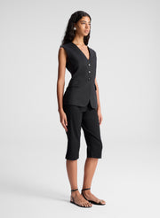 woman wearing black vest and black capri pants