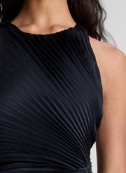 woman wearing black pleated gown