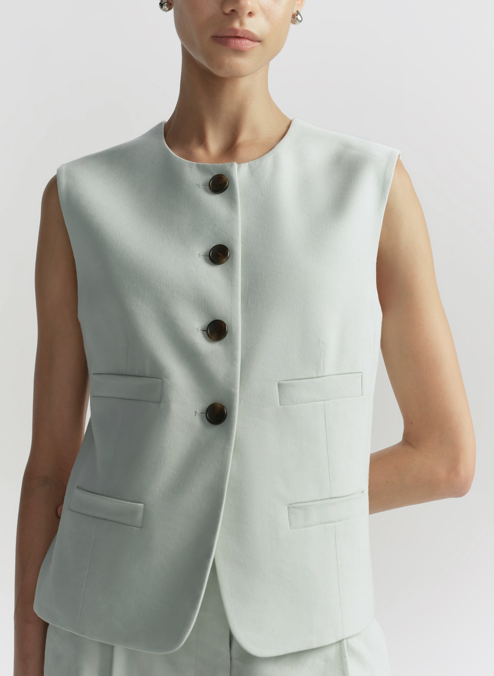 オーラリーHARD TWIST DOUBLE CLOTH VEST WHITE Corlys Hooded Vest - White – AndersonOrd Performance Apparel
