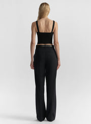 woman wearing black tank top and black pants