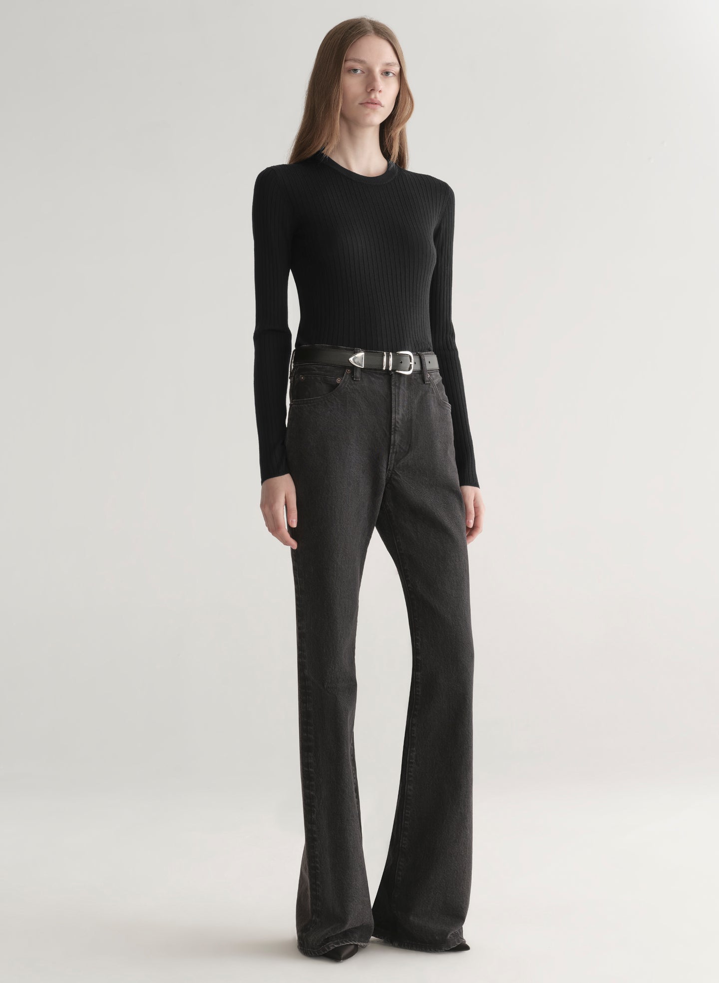 woman wearing black top and black denim jeans