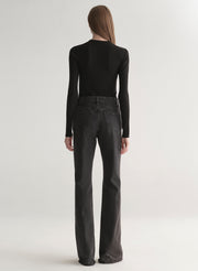 woman wearing black top and black denim jeans